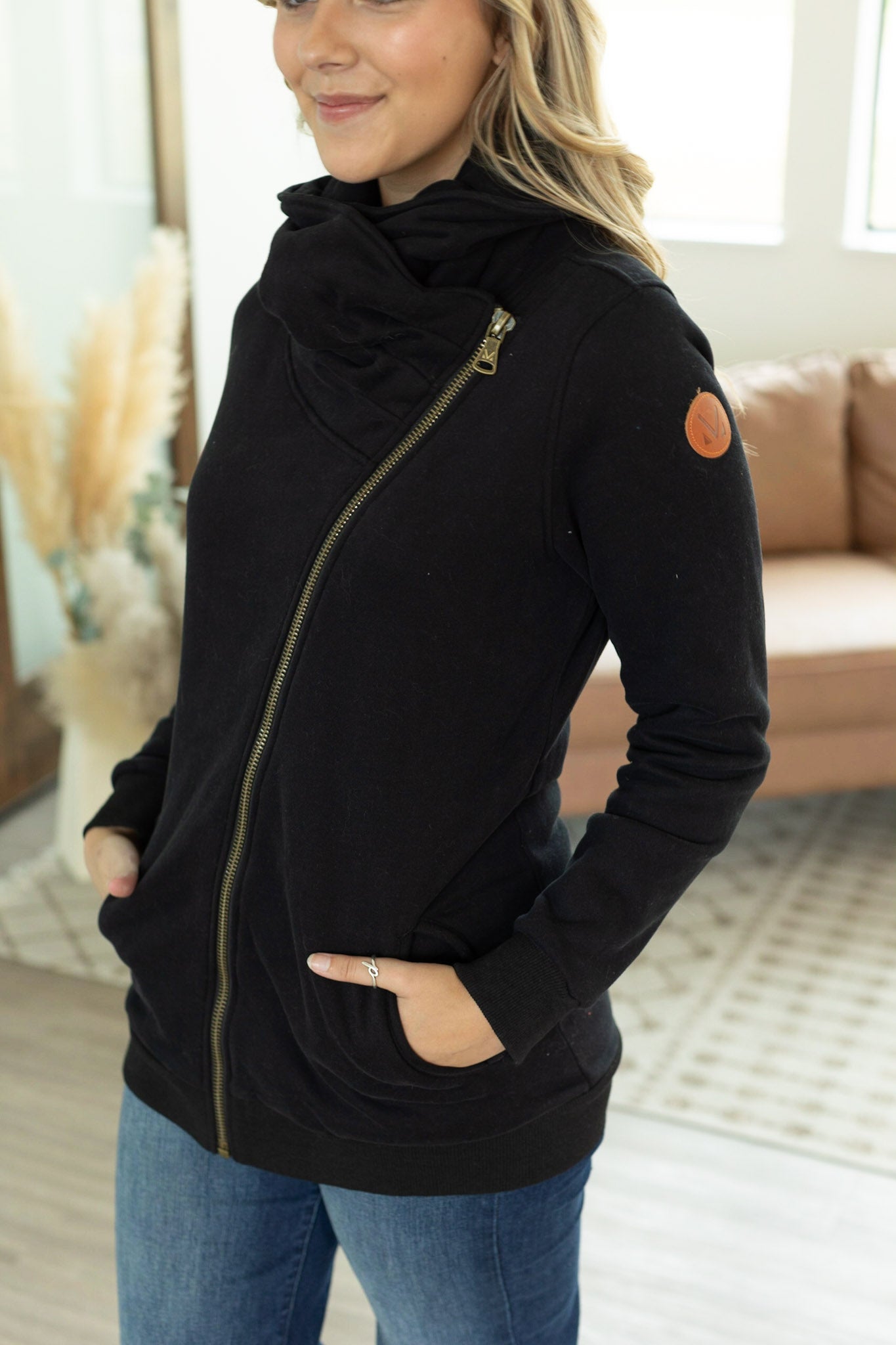 IN STOCK Quinn ZipUp Cowl - Black - AnnRose Boutique
