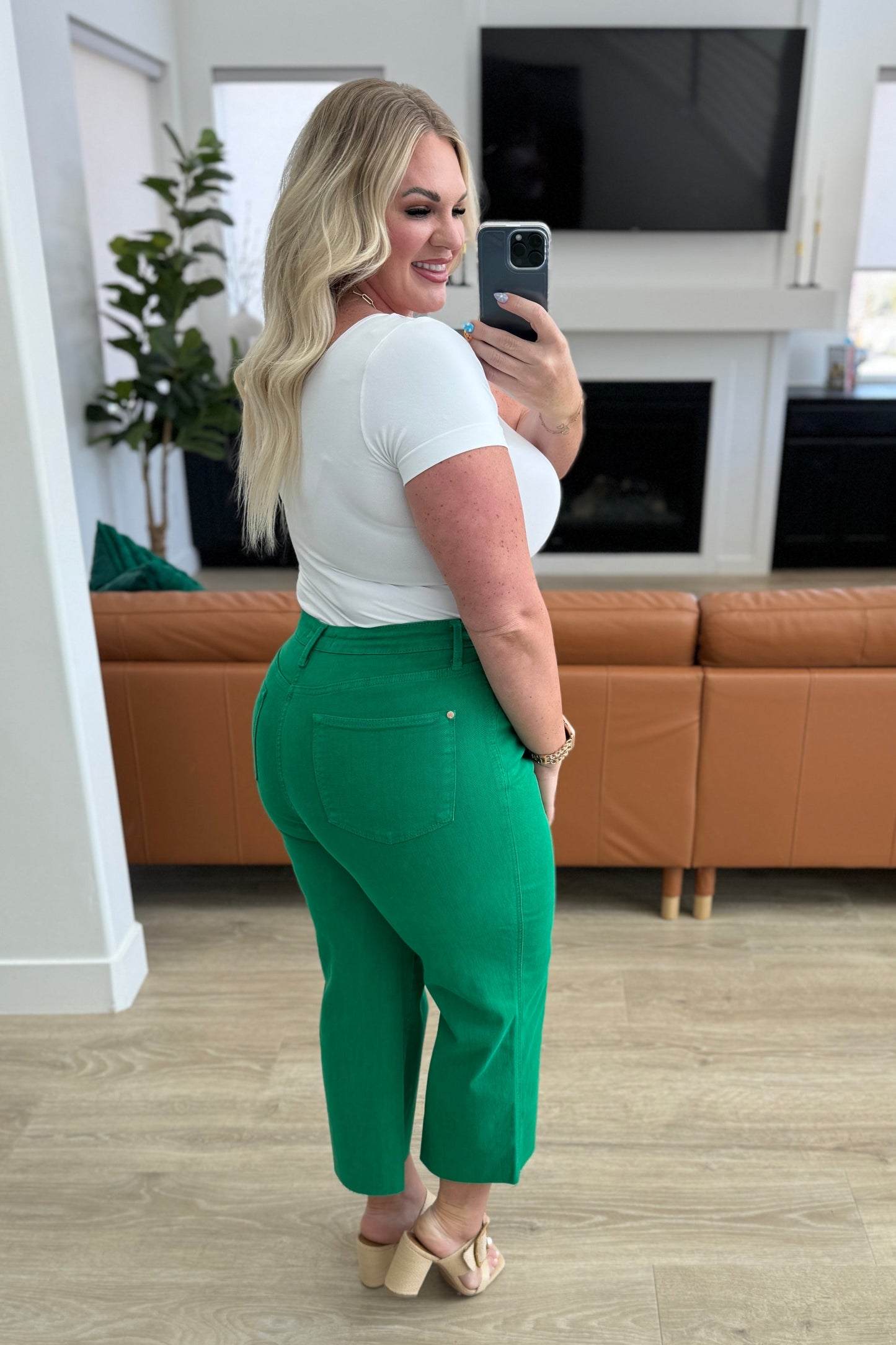 Judy Blue High Rise Control Top Wide Leg Crop Jeans in Kelly Green