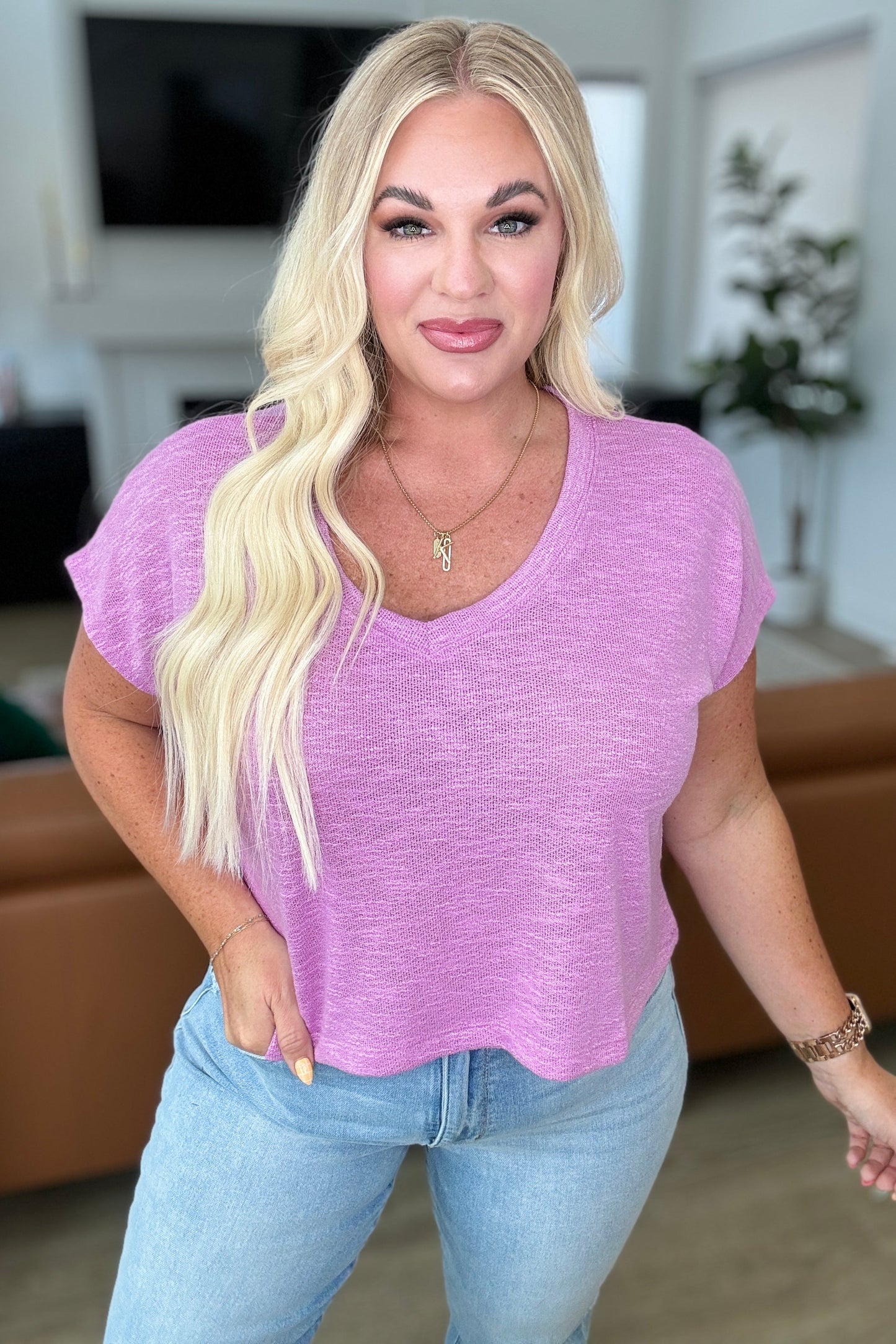 Cropped V-Neck Top in Mauve