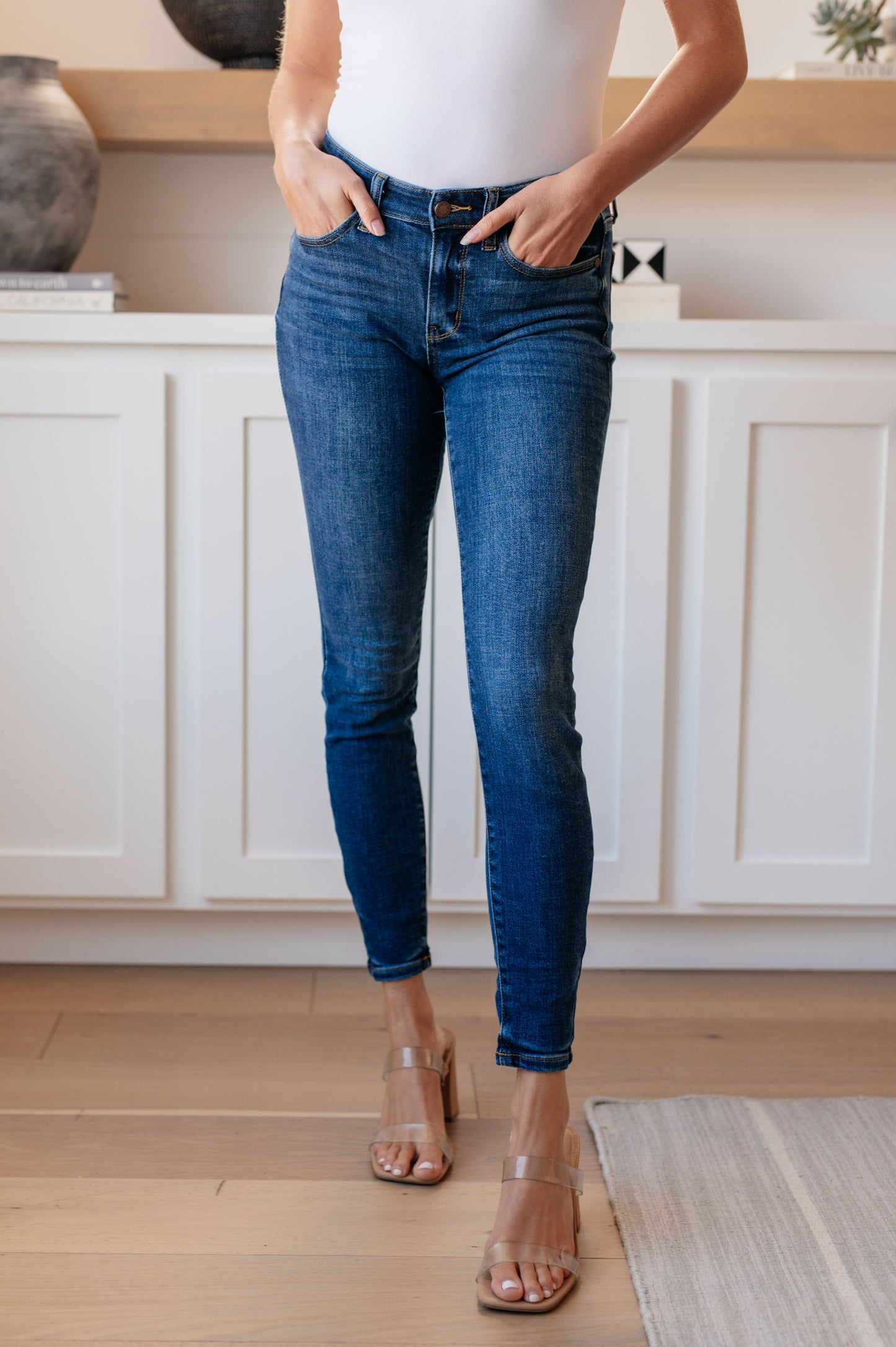 Judy Blue Mid-Rise Skinny Jeans