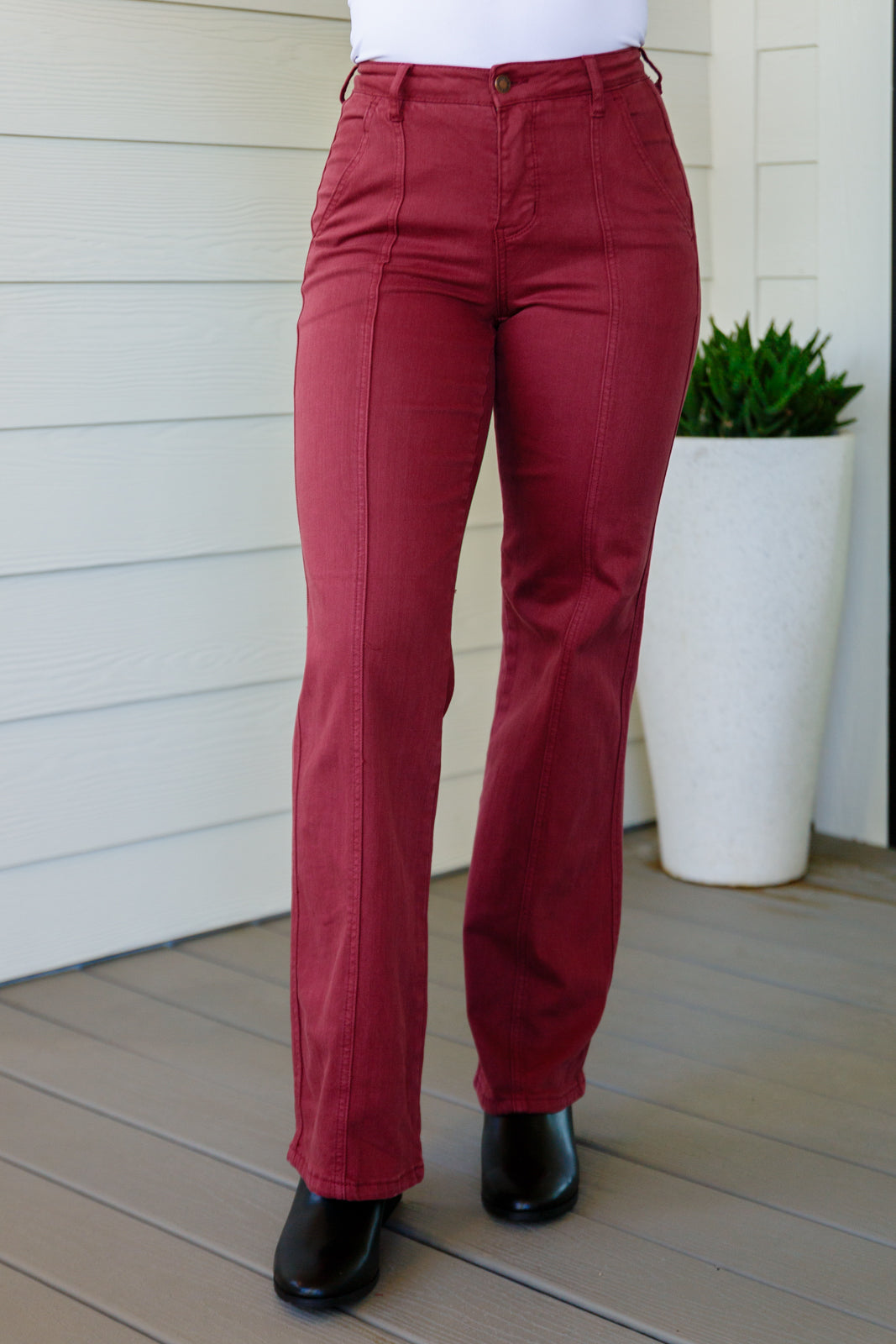 Judy Blue Straight Jeans in Burgundy
