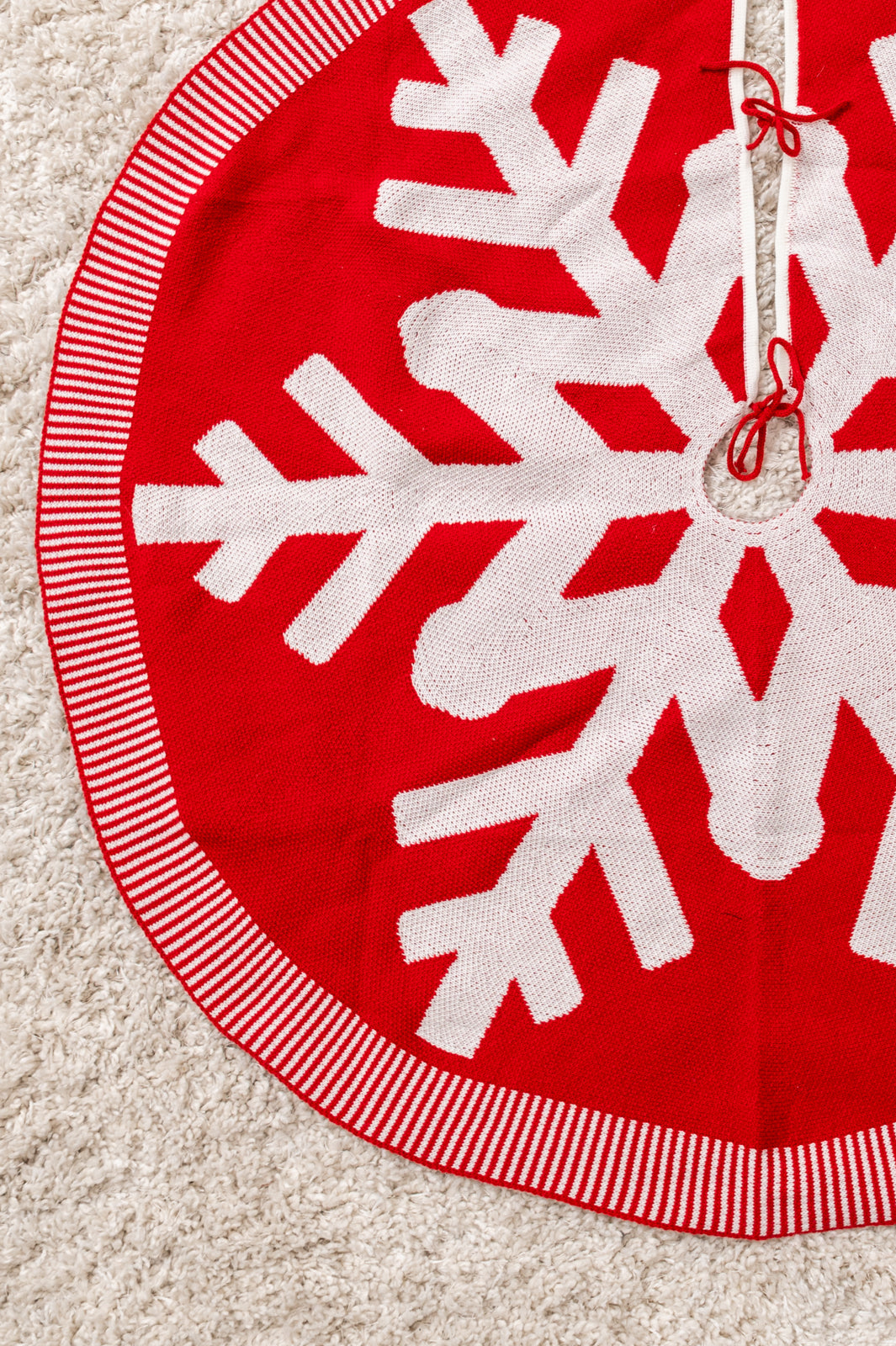 Snowflake Knit Tree Skirt